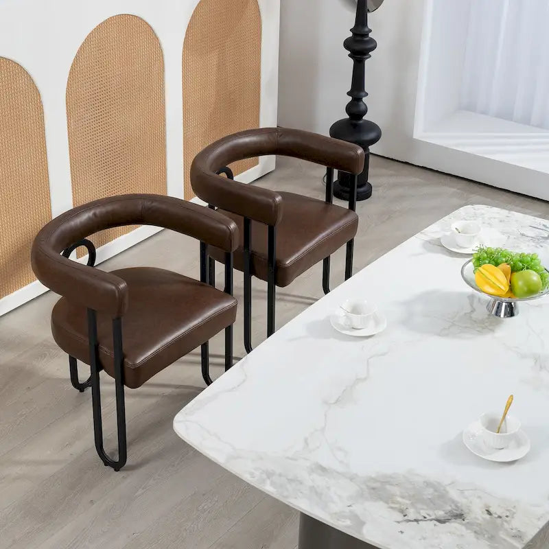 Set di 2 sedie da pranzo contemporanee in PU, sedia a botte con gambe in metallo nero opaco e cuscino rotondo ispessito