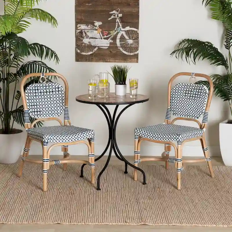Sedia Bistro Luciana in Rattan Naturale con Tessitura Moderna Francese Blu e Bianca