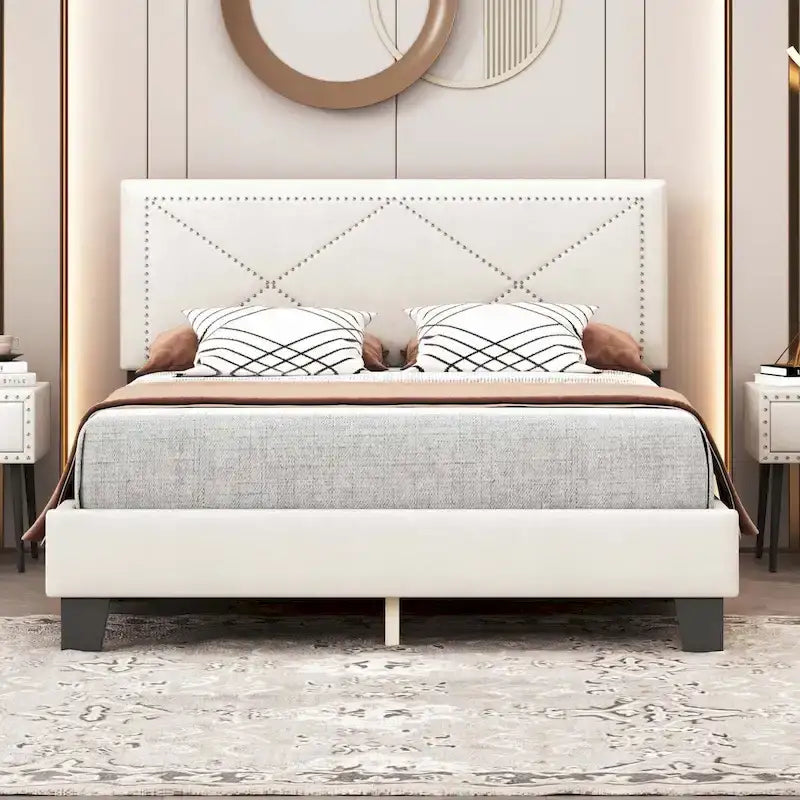 Semplice letto imbottito Queen Size con rivetti, letto a piattaforma moderno in velluto con testiera