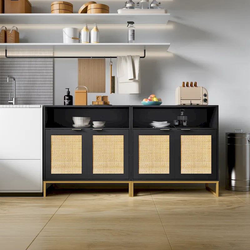 Madia moderna a 2 ante in rattan con ripiano a giorno e finitura oro nero